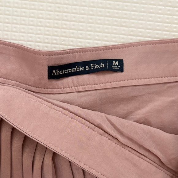 Abercrombie & Fitch Pleated Skater Midi Skirt in Dusty Mauve - Picture 2 of 2